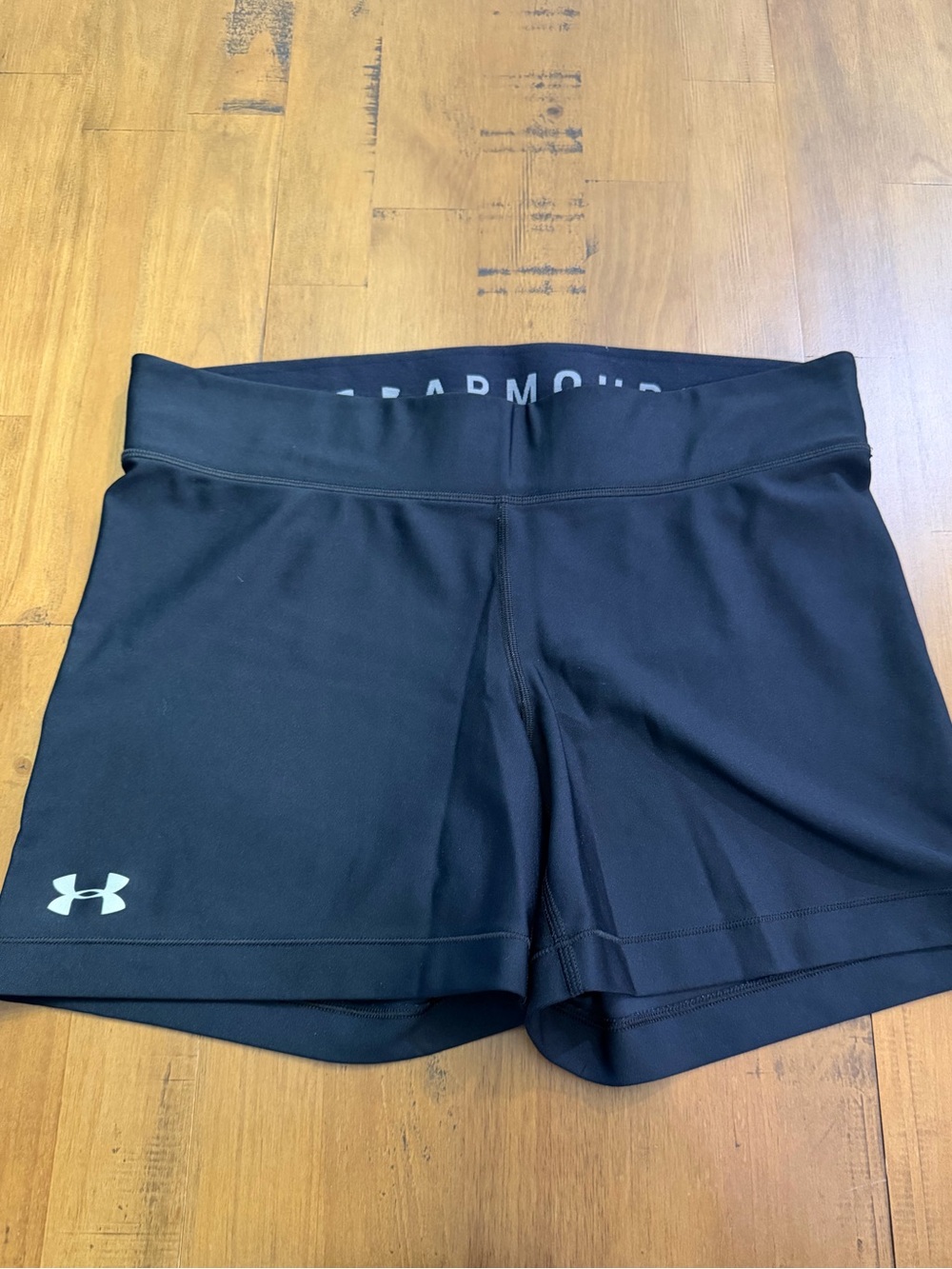 Under Armour Women’s Black Performance Stretch Shorts - Size XL